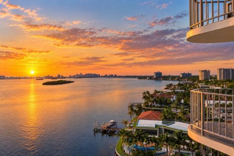 Condominio en venta en North Miami, Florida, 1 dormitorio, 77.2 m2 № 2353621 - foto 5