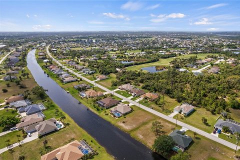 Terreno en Rotonda, Florida № 2205985