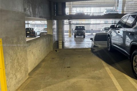 Снять в аренду кондоминиум в Майами, Флорида 1 спальня, 60.2м2, № 1956409 - фото 23