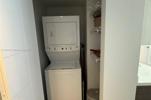 Снять в аренду кондоминиум в Майами, Флорида 1 спальня, 60.2м2, № 1956409 - фото 17