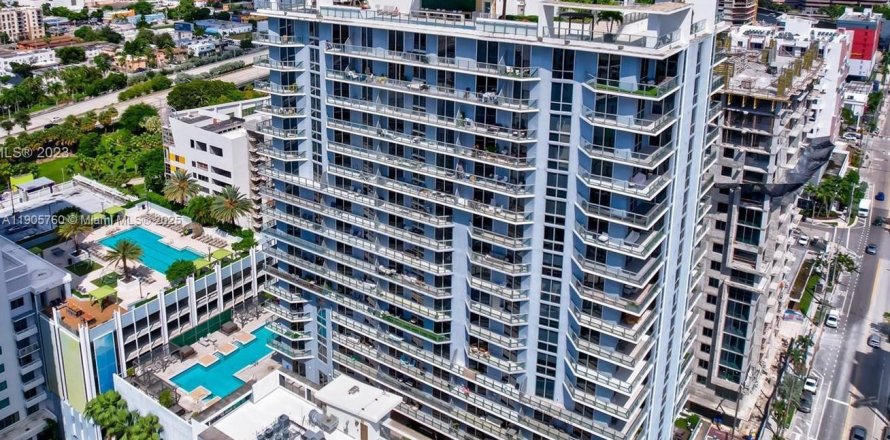 Кондоминиум с 1 спальней в Майами, Флорида № 1956409