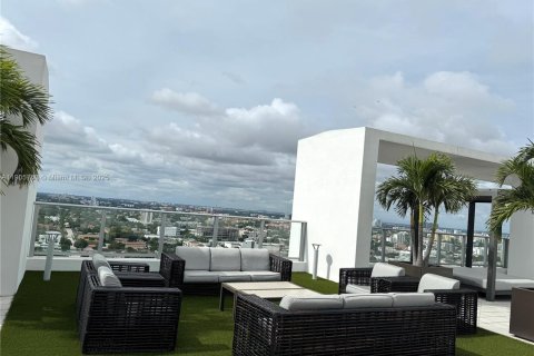 Снять в аренду кондоминиум в Майами, Флорида 1 спальня, 60.2м2, № 1956409 - фото 24