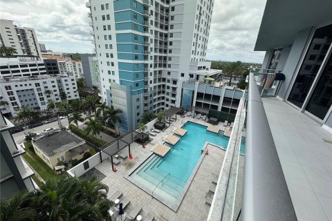 Снять в аренду кондоминиум в Майами, Флорида 1 спальня, 60.2м2, № 1956409 - фото 2