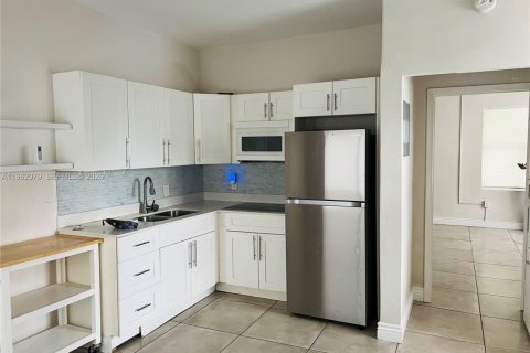 Condominio en Hollywood, Florida, 1 dormitorio  № 2024809