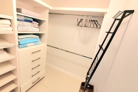Снять в аренду кондоминиум в Холливуд, Флорида 2 спальни, 108.7м2, № 2079432 - фото 5
