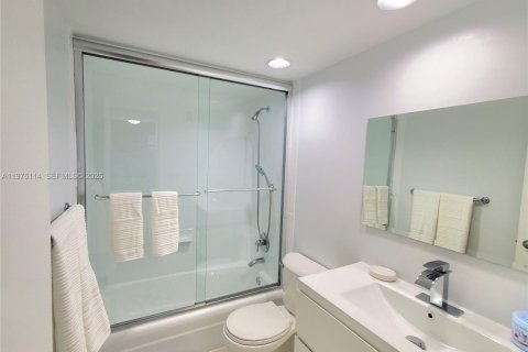 Снять в аренду кондоминиум в Холливуд, Флорида 2 спальни, 108.7м2, № 2079432 - фото 10