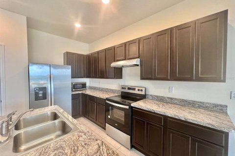 Townhouse in Davenport, Florida 3 bedrooms, 157.19 sq.m. № 1913678 - photo 6
