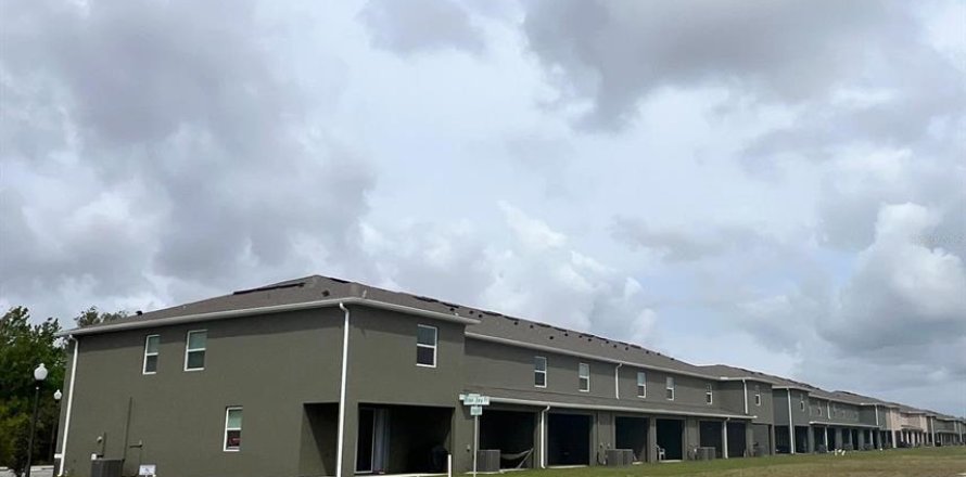 Townhouse in Davenport, Florida 3 bedrooms, 157.19 sq.m. № 1913678