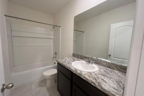 Townhouse in Davenport, Florida 3 bedrooms, 157.19 sq.m. № 1913678 - photo 13
