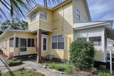 Commercial property in Eustis, Florida 5 bedrooms, 263.94 sq.m. № 2232968 - photo 2