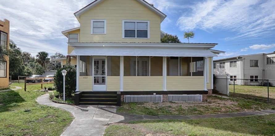 Commercial property in Eustis, Florida 5 bedrooms, 263.94 sq.m. № 2232968
