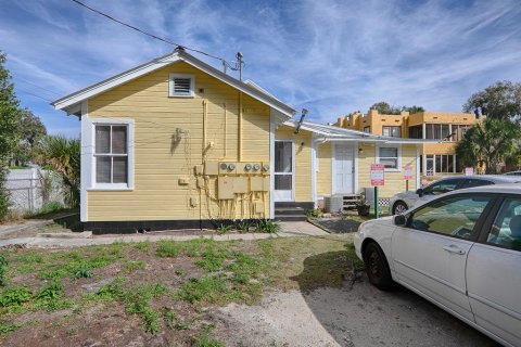 Commercial property in Eustis, Florida 5 bedrooms, 263.94 sq.m. № 2232968 - photo 4