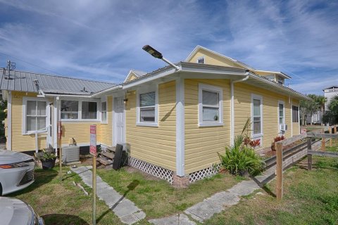 Commercial property in Eustis, Florida 5 bedrooms, 263.94 sq.m. № 2232968 - photo 3