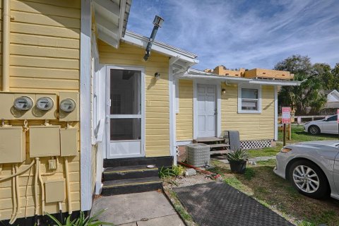 Commercial property in Eustis, Florida 5 bedrooms, 263.94 sq.m. № 2232968 - photo 5