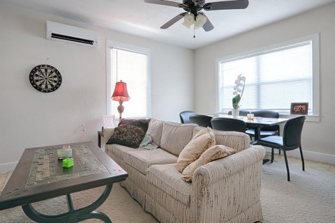 Commercial property in Eustis, Florida 5 bedrooms, 263.94 sq.m. № 2232968 - photo 15