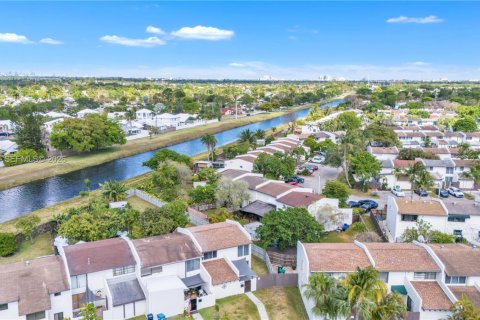 Townhouse in Miami, Florida 3 bedrooms, 128.02 sq.m. № 2067593 - photo 24