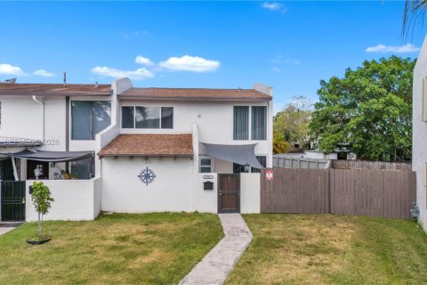 Townhouse in Miami, Florida 3 bedrooms, 128.02 sq.m. № 2067593