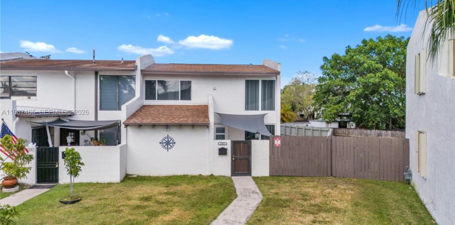 Townhouse in Miami, Florida 3 bedrooms, 128.02 sq.m. № 2067593
