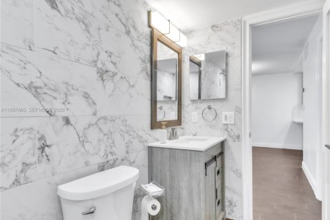 Townhouse in Miami, Florida 3 bedrooms, 128.02 sq.m. № 2067593 - photo 10