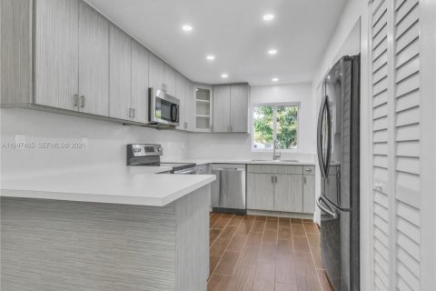 Townhouse in Miami, Florida 3 bedrooms, 128.02 sq.m. № 2067593 - photo 3