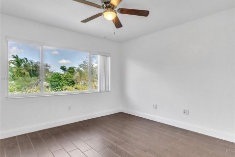 Townhouse in Miami, Florida 3 bedrooms, 128.02 sq.m. № 2067593 - photo 17