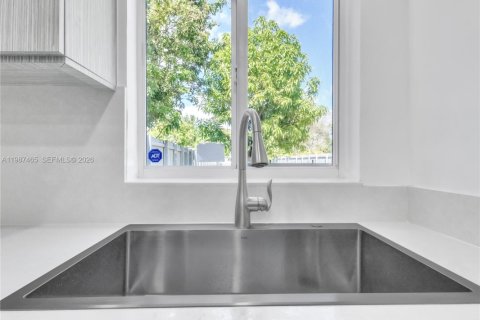 Townhouse in Miami, Florida 3 bedrooms, 128.02 sq.m. № 2067593 - photo 6