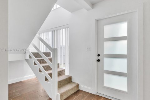 Townhouse in Miami, Florida 3 bedrooms, 128.02 sq.m. № 2067593 - photo 11