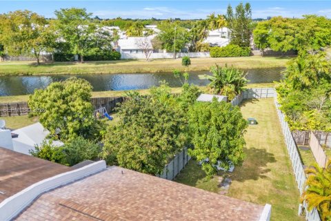 Townhouse in Miami, Florida 3 bedrooms, 128.02 sq.m. № 2067593 - photo 23