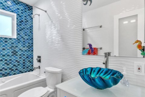 Townhouse in Miami, Florida 3 bedrooms, 128.02 sq.m. № 2067593 - photo 13