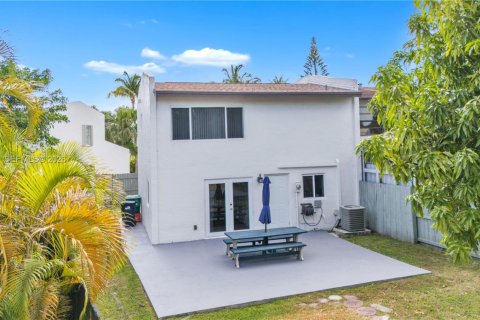 Townhouse in Miami, Florida 3 bedrooms, 128.02 sq.m. № 2067593 - photo 20