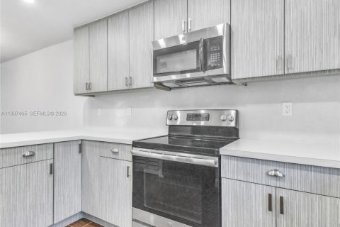 Townhouse in Miami, Florida 3 bedrooms, 128.02 sq.m. № 2067593 - photo 5