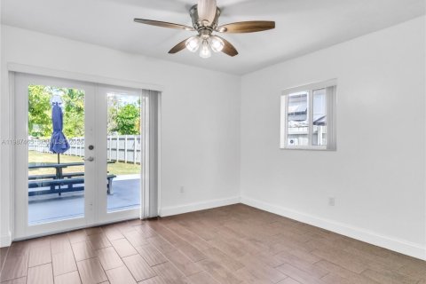 Townhouse in Miami, Florida 3 bedrooms, 128.02 sq.m. № 2067593 - photo 7