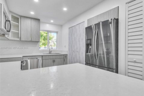 Townhouse in Miami, Florida 3 bedrooms, 128.02 sq.m. № 2067593 - photo 4