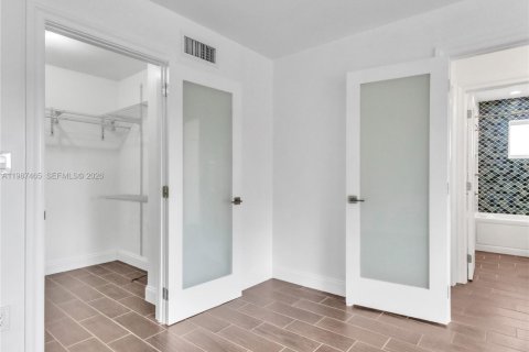 Townhouse in Miami, Florida 3 bedrooms, 128.02 sq.m. № 2067593 - photo 16