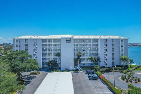 Купить кондоминиум в Клируотер, Флорида 4 комнаты, 97.08м2, № 2216488 - фото 4