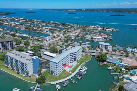 Condo in Clearwater, Florida, 2 bedrooms № 2216488