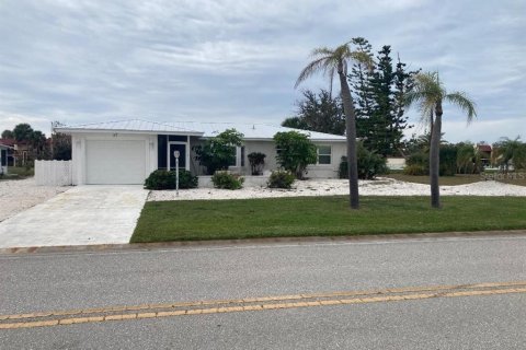 House in Rotonda, Florida 2 bedrooms, 125.7 sq.m. № 1541442 - photo 1