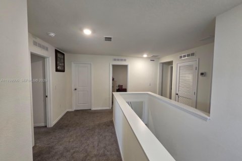 Casa en venta en Kissimmee, Florida, 4 dormitorios № 1999696 - foto 8