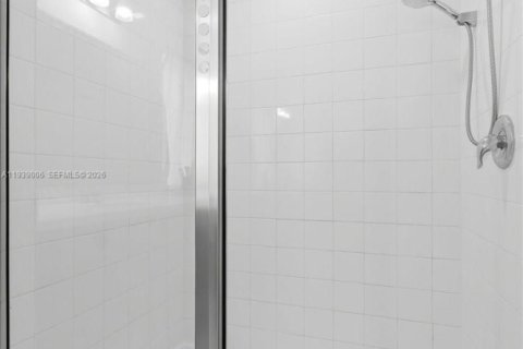 House in Kissimmee, Florida 4 bedrooms, 211.07 sq.m. № 1999696 - photo 24