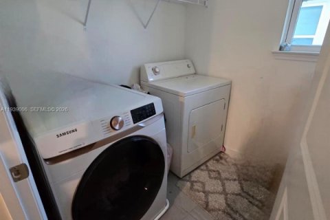 Casa en venta en Kissimmee, Florida, 4 dormitorios № 1999696 - foto 14