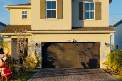 Casa en venta en Kissimmee, Florida, 4 dormitorios № 1999696 - foto 2