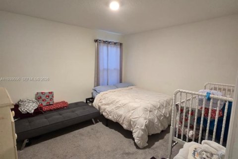 Casa en venta en Kissimmee, Florida, 4 dormitorios № 1999696 - foto 13