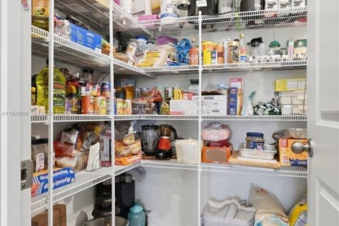 House in Kissimmee, Florida 4 bedrooms, 211.07 sq.m. № 1999696 - photo 19