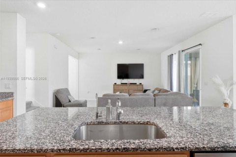 House in Kissimmee, Florida 4 bedrooms, 211.07 sq.m. № 1999696 - photo 18