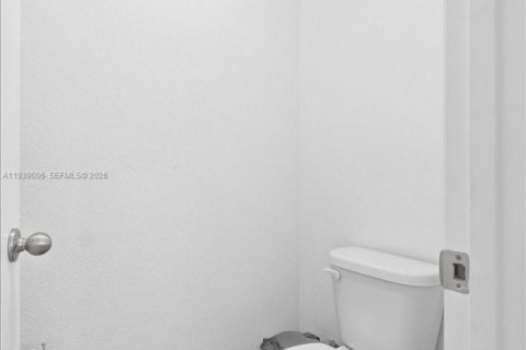 House in Kissimmee, Florida 4 bedrooms, 211.07 sq.m. № 1999696 - photo 25