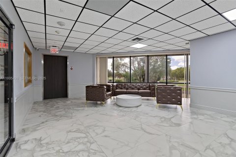 Купить коммерческую недвижимость в Лодерхилл, Флорида № 2077231 - фото 9
