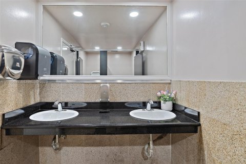 Купить коммерческую недвижимость в Лодерхилл, Флорида № 2077231 - фото 22