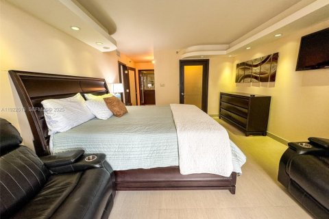 Copropriété à louer à Surfside, Floride: 3 chambres, 219.9 m2 № 1977430 - photo 21