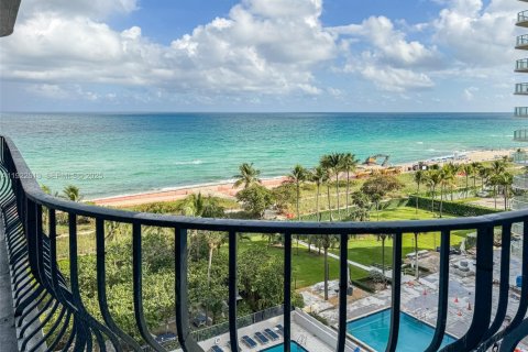 Copropriété à louer à Surfside, Floride: 3 chambres, 219.9 m2 № 1977430 - photo 3