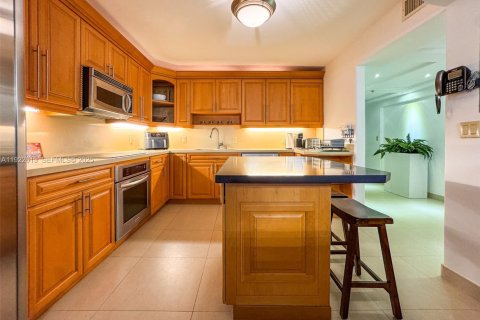 Copropriété à louer à Surfside, Floride: 3 chambres, 219.9 m2 № 1977430 - photo 10